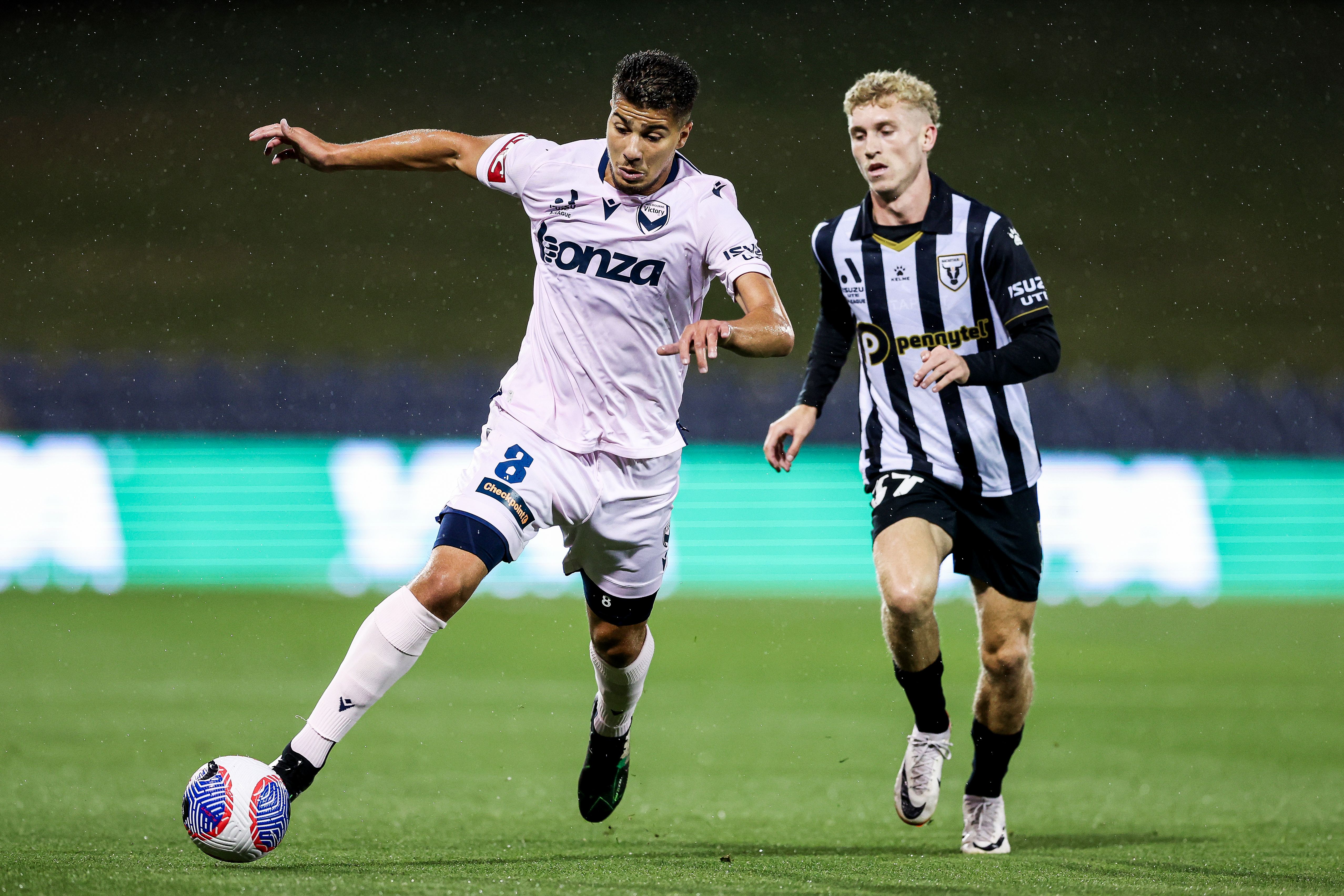 澳大利亚队带队取胜！，费德勒重要时刻出色发挥比赛高潮迭起